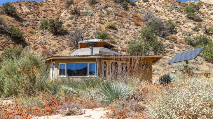 Une- The-Grid Desert Living par Sasha-John - Desert Californie, USA