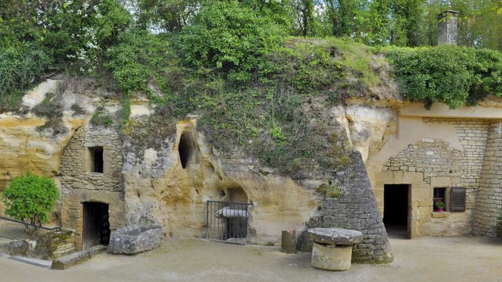 Musée village de troglodytes de Louresse Rochemenier FR-49)