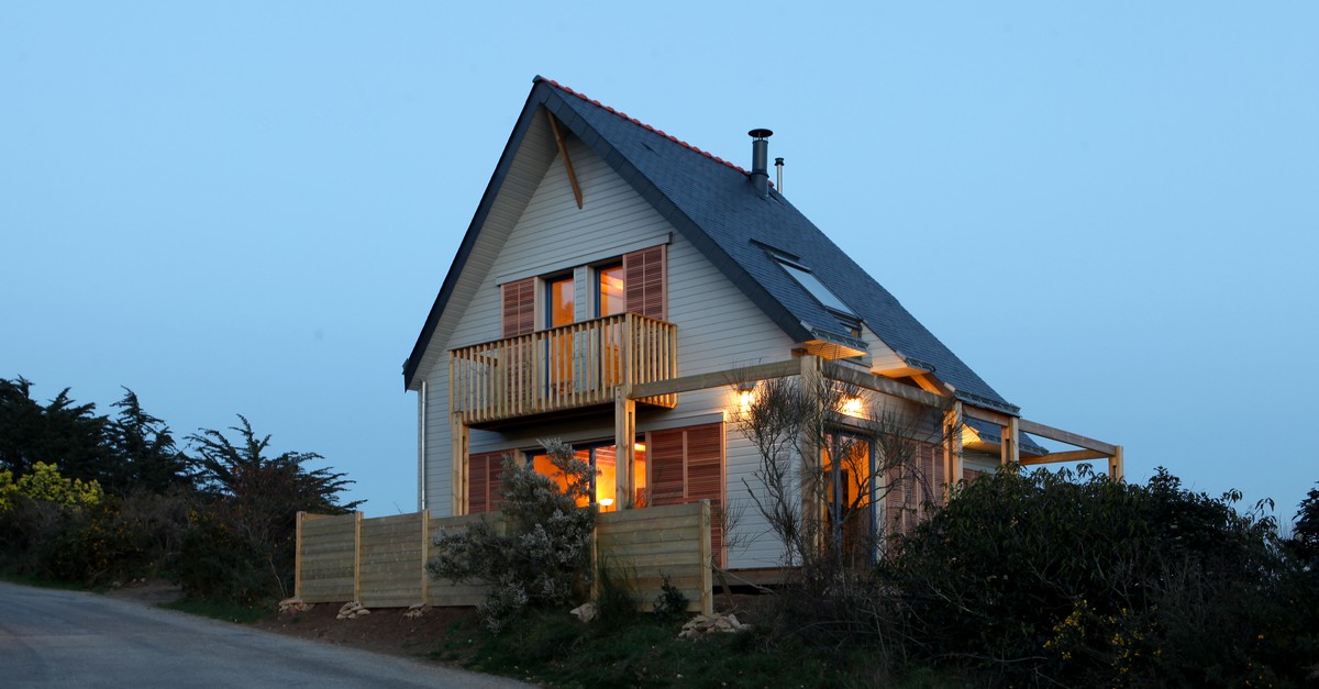 Maison bois bioclimatique et organique par Patrice-Bideau - Architecture-a-typique- Baden (Fr-56)