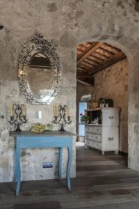 02- Catalan-Farmhouse par Ana Engelhorn Interior Design - Catalogne, Espagne © Hector Jensen Pie