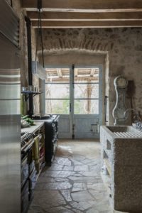 09- Catalan-Farmhouse par Ana Engelhorn Interior Design - Catalogne, Espagne © Hector Jensen Pie