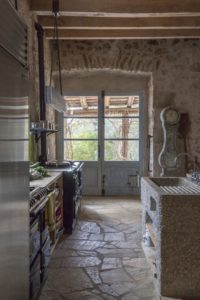 11- Catalan-Farmhouse par Ana Engelhorn Interior Design - Catalogne, Espagne © Hector Jensen Pie