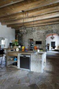 12- Catalan-Farmhouse par Ana Engelhorn Interior Design - Catalogne, Espagne © Hector Jensen Pie