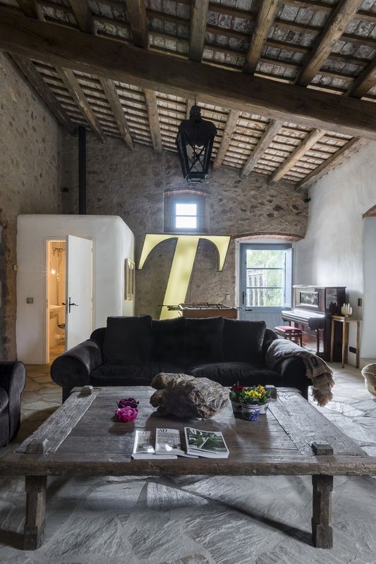 15- Catalan-Farmhouse par Ana Engelhorn Interior Design - Catalogne, Espagne © Hector Jensen Pie