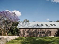 6- The-Barn-House par Paul-Uhlmann-Architects - Pullenvale, Australie © Andy Macpherson Studio