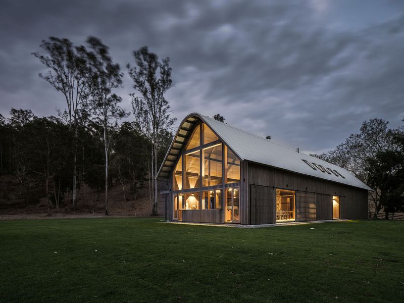 8- The-Barn-House par Paul-Uhlmann-Architects - Pullenvale, Australie © Andy Macpherson Studio