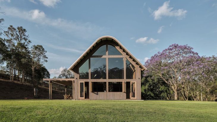 Une-The-Barn-House par Paul-Uhlmann-Architects - Pullenvale, Australie © Andy Macpherson Studio