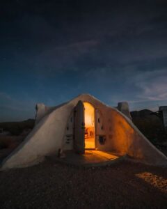 12- Adobe Dome - Texas, USA © Airbnb