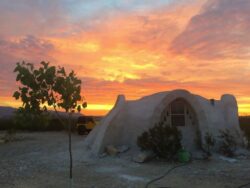 13- Adobe Dome - Texas, USA © Airbnb