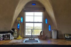 3 - Adobe Dome - Texas, USA © Airbnb