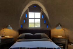 6- Adobe Dome - Texas, USA © Airbnb