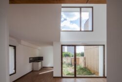 13 Maisons bois paille par NZI architectes - Nogent le Rotrou (FRr-28) © Juan Sepulveda Grazioli