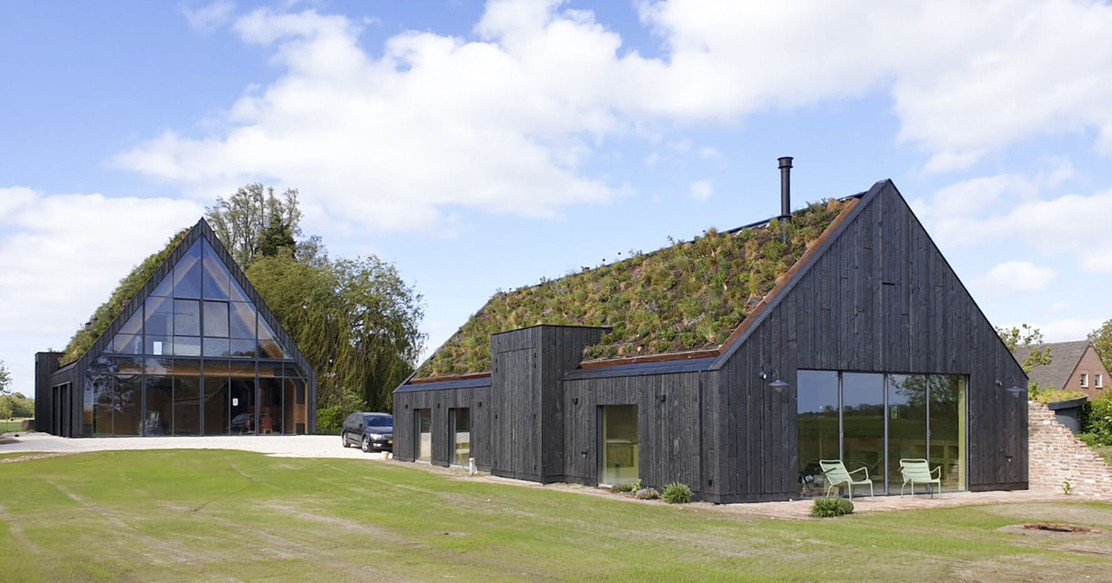 Une Maison Bois Au Toit Vert Et Bardage