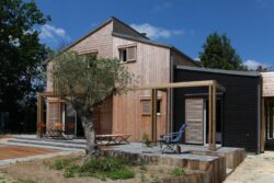 Maison bois bioclimatique en Bretagne - Patrice Bideau - Photo Armel ISTIN