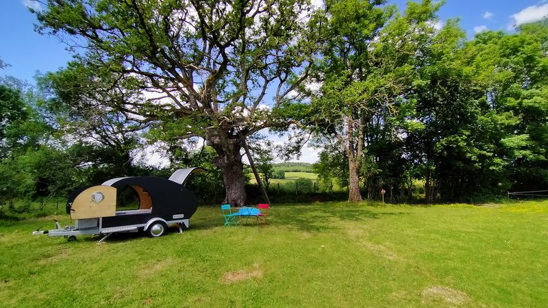 Teardrop et cabane dans arbre - West Wood Tiny - photo Pascal Faucompré - Build Green