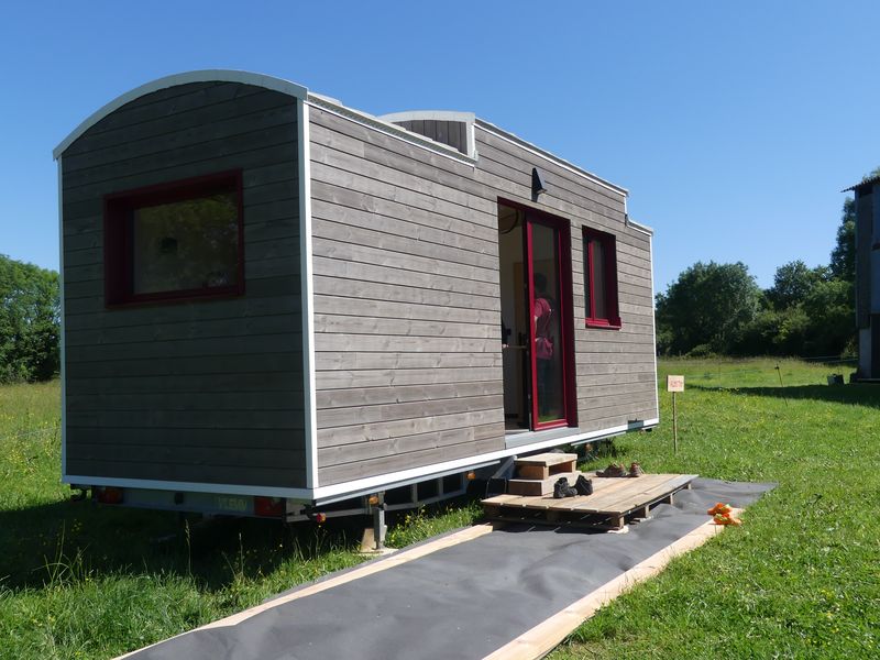 VIDÉO. La mini-caravane, nouvel habitat en vogue pour des vacances  itinérantes