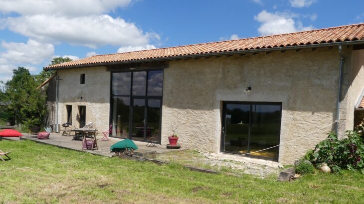 Maison ancienne rénovée en matériaux locaux à Vausseroux (FR-79) #BGT 005