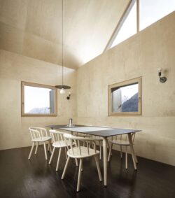 5-House-Cinsc-ATOMAA-VARZO-Italie-credits-photos-Alberto-Strada