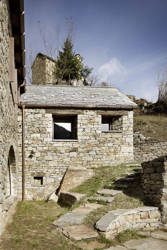 7-House-Cinsc-ATOMAA-VARZO-Italie-credits-photos-Alberto-Strada
