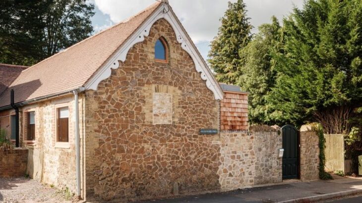 Une-19th-century-stone-Delve-Architects-Surrey-Angleterre-credits-photos-Fred-Howarth