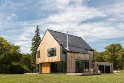 1-Minnedosa-House-Design-Built-credits-photos-Matthew-Sawatzky