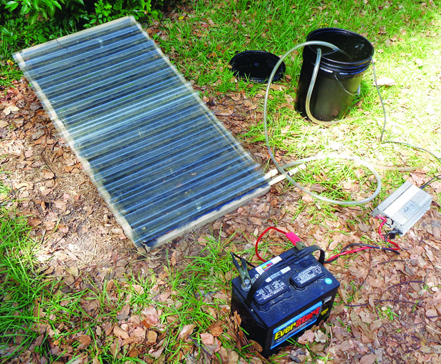 Le système peut fonctionner hors réseau avec une batterie de 12 volts et un onduleur solaire. Image Larry Schwandes
