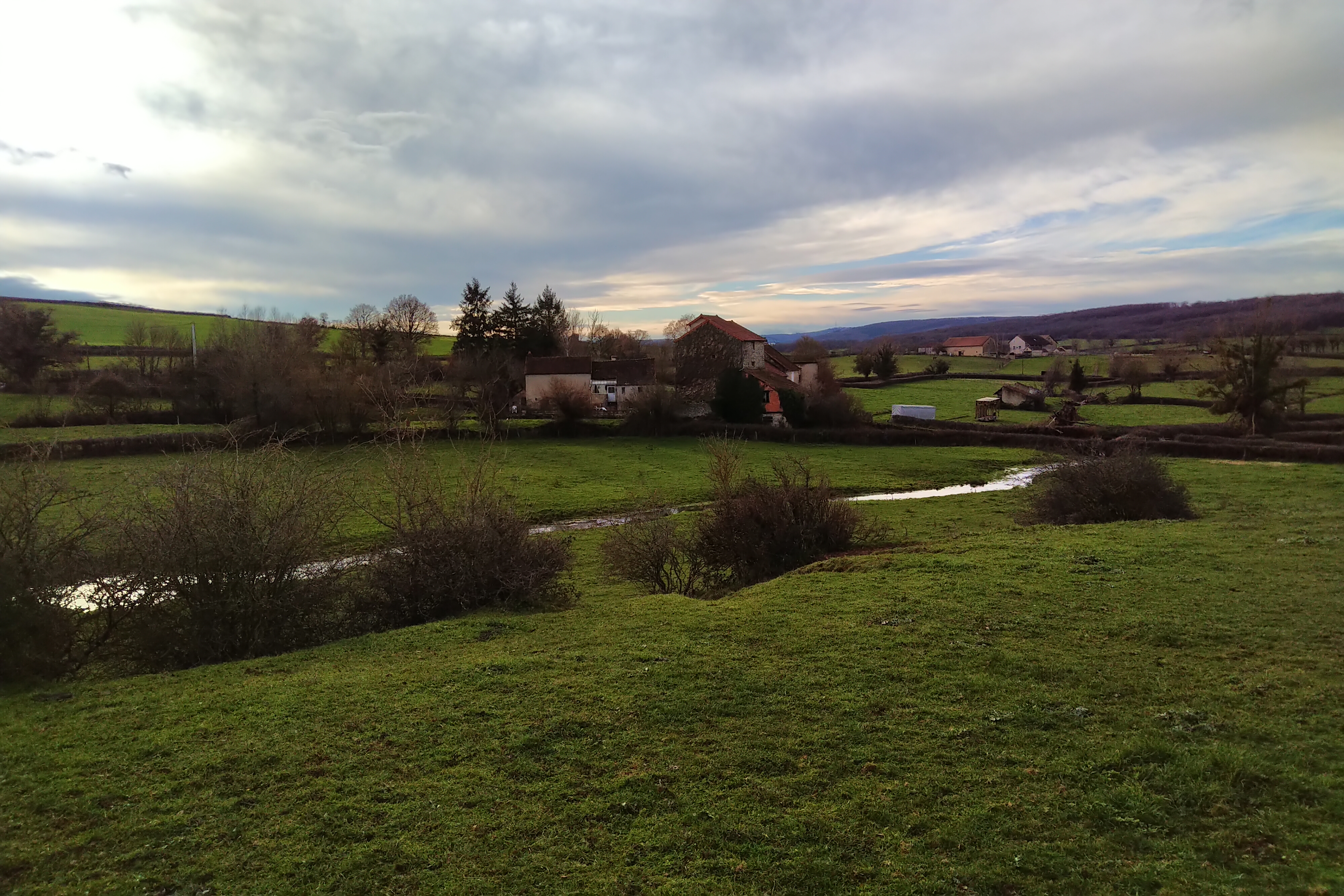 SAÔNE ET LOIRE – Petit habitat groupé dans un Moulin