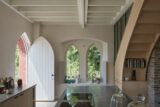 vieille chapelle par Tuckey design studio à Devon, Angleterre -Photo James Brittain