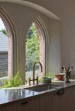 vieille chapelle par Tuckey design studio à Devon, Angleterre -Photo James Brittain